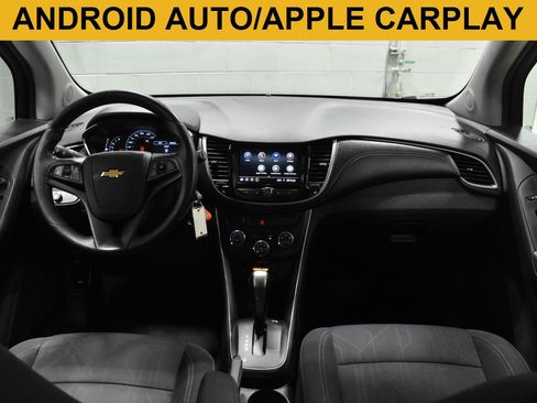 Used 2020 Chevrolet Trax LT FWD image 2