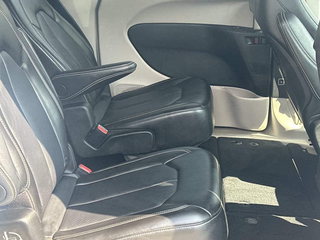 Used 2024 Chrysler Pacifica Touring-L FWD image 15