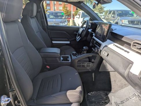 Used 2024 Toyota Tacoma TRD Off-Road image 30