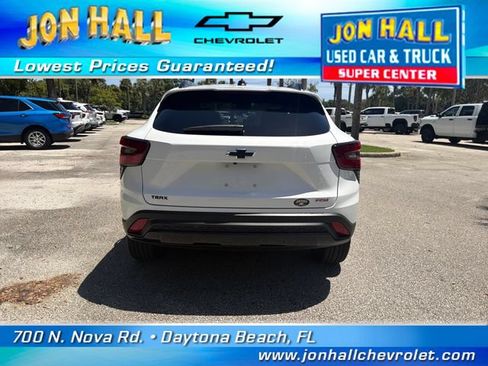 Used 2025 Chevrolet Trax RS FWD image 10