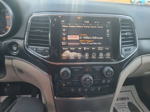 Used 2021 Jeep Grand Cherokee Limited w/ Luxury Group II AWD/4WD image 13