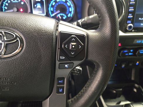 Used 2021 Toyota Tacoma TRD Sport w/ Technology Package image 17