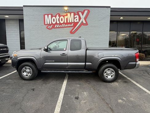 Used 2016 Toyota Tacoma SR5 w/ Exterior Package image 1