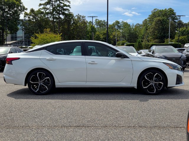 Used 2024 Nissan Altima 2.5 SR w/ SR Premium Package FWD image 6