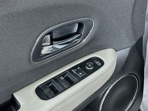Used 2022 Honda HR-V EX image 15