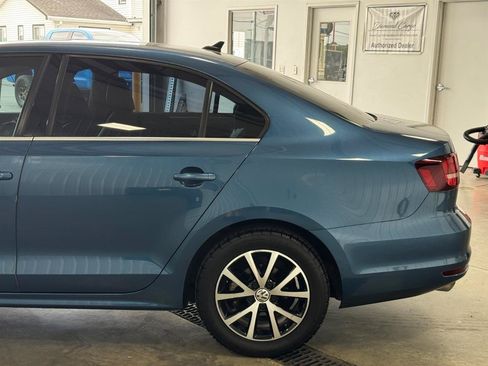 Used 2017 Volkswagen Jetta SE FWD image 36