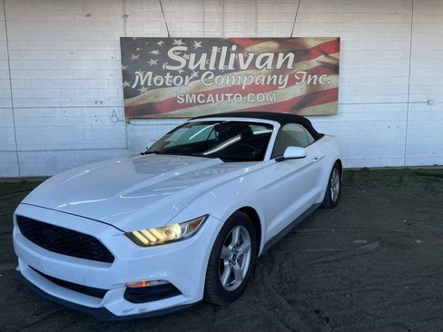 Used 2015 Ford Mustang Convertible image 2