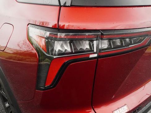 Used 2025 Chevrolet Equinox LT w/ Convenience Package II image 38