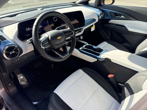 Used 2025 Chevrolet Equinox EV LT image 13