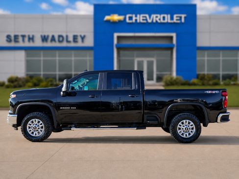 Used 2025 Chevrolet Silverado 2500 LT w/ Convenience Package AWD/4WD image 4