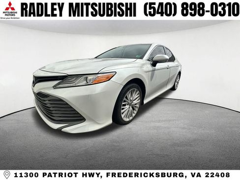 Used 2020 Toyota Camry XLE FWD image 3