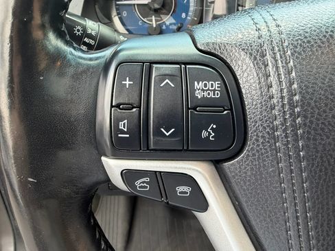 Used 2017 Toyota Sienna AWD image 40
