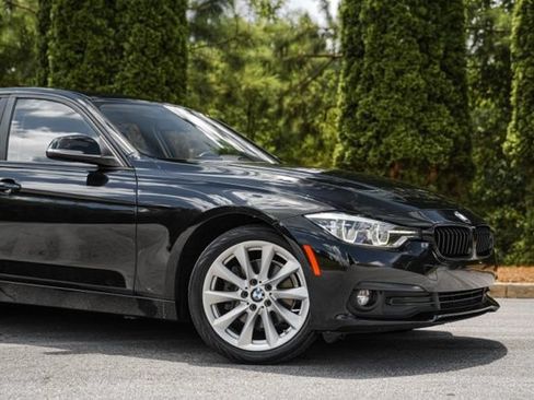 Used 2018 BMW 320i xDrive Sedan AWD/4WD image 7