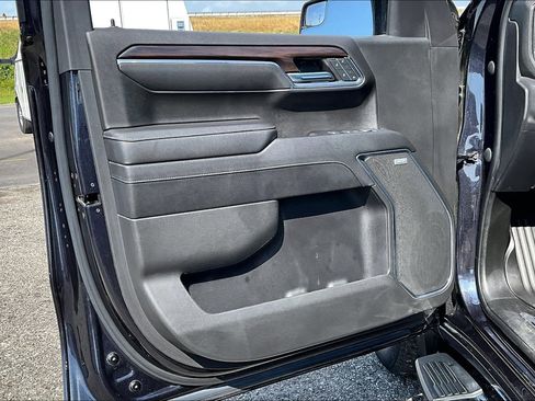 Used 2023 GMC Sierra 1500 SLT w/ SLT Premium Package AWD/4WD image 17