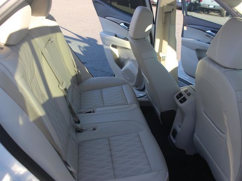 Used 2022 Buick Envision Avenir w/ Safety Package image 36