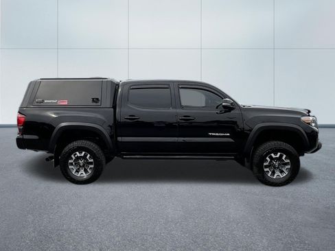 Used 2019 Toyota Tacoma TRD Off-Road w/ Technology Package AWD/4WD image 7