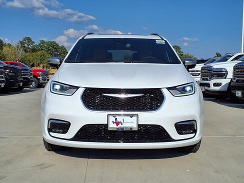 New 2026 Chrysler Pacifica Pinnacle FWD image 3