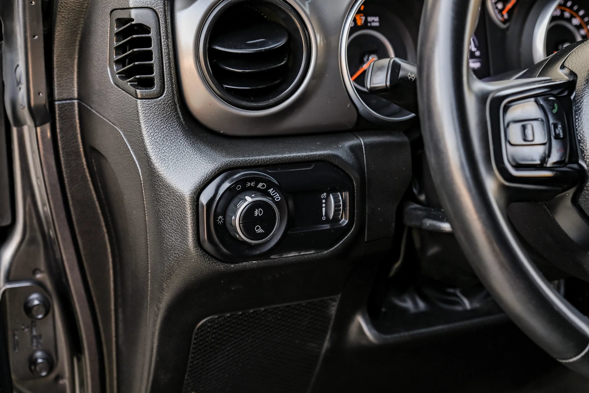 Used 2023 Jeep Gladiator Sport AWD/4WD image 35