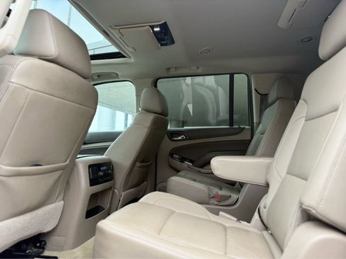 Used 2018 Chevrolet Suburban LT image 7