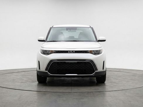 Used 2025 Kia Soul LX w/ LX Technology Package image 2