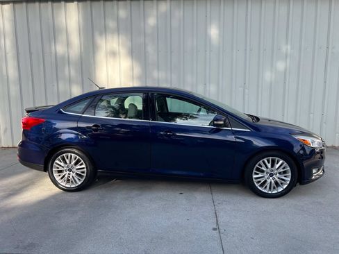 Used 2017 Ford Focus Titanium FWD image 3