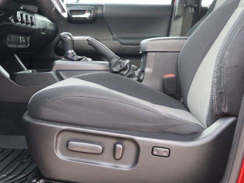 Used 2020 Toyota Tacoma TRD Sport w/ Technology Package AWD/4WD image 21