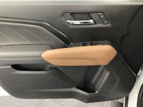 Used 2023 GMC Canyon AT4 image 9