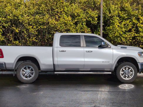 Used 2019 RAM 1500 Laramie AWD/4WD image 3