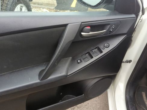 Used 2013 MAZDA MAZDA3 i SV w/ Convenience Pkg FWD image 8