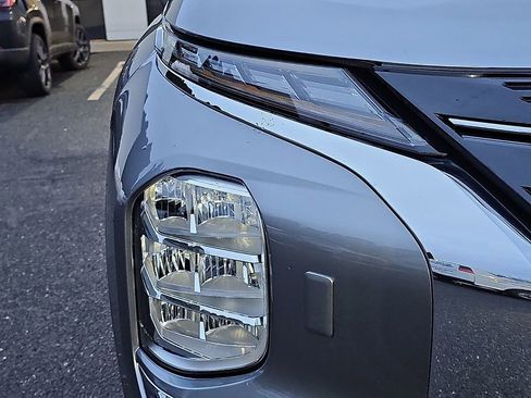 Used 2022 Mitsubishi Outlander SE image 9