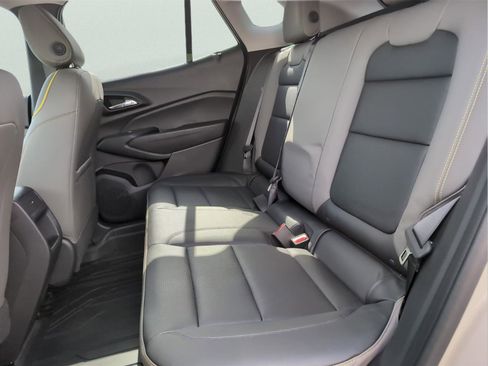 New 2026 Chevrolet Trax ACTIV w/ Sunroof Package FWD image 12