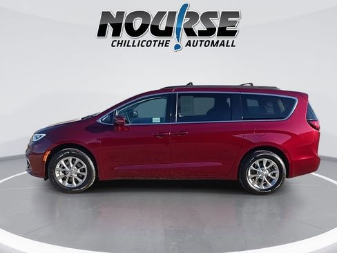 Used 2022 Chrysler Pacifica Touring-L image 5