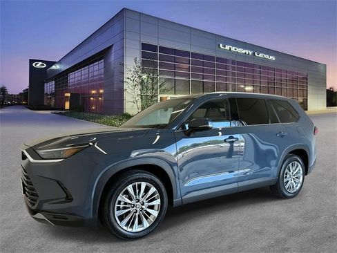 Used 2024 Toyota Grand Highlander AWD image 1