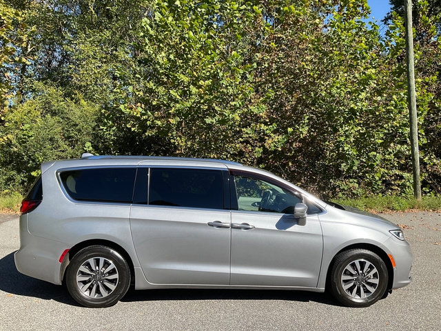 Used 2021 Chrysler Pacifica Touring-L w/ Premium & Safety Sphere Group FWD image 5