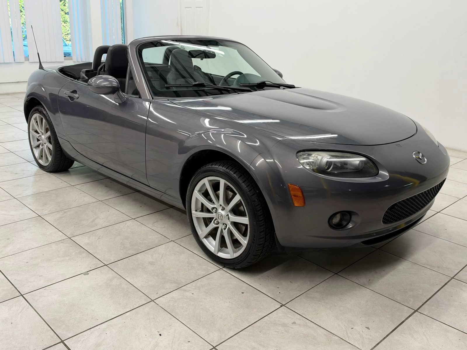 Used 2007 MAZDA MX-5 Miata Grand Touring w/ Premium Pkg RWD image 1