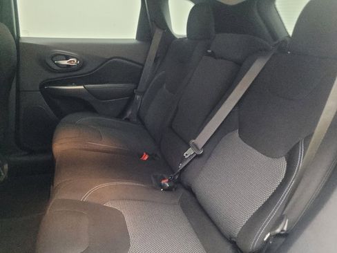 Used 2020 Jeep Cherokee Latitude w/ Cold Weather Group image 18