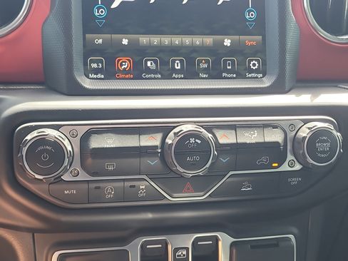 Used 2022 Jeep Gladiator Rubicon w/ LED Lighting Group AWD/4WD image 26