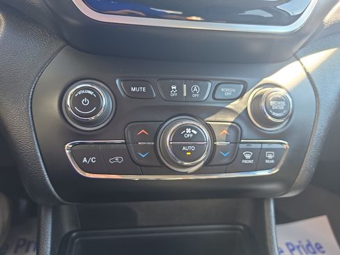 Used 2020 Jeep Cherokee Limited AWD/4WD image 30