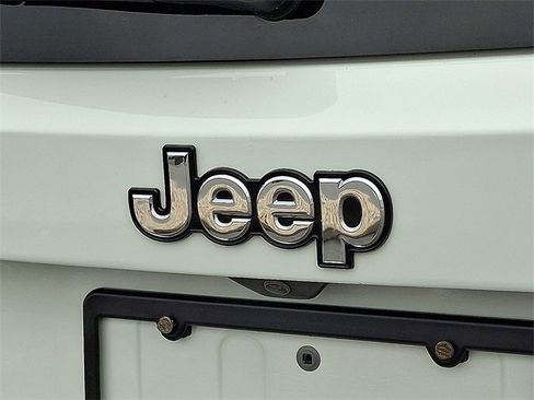 Used 2023 Jeep Renegade Latitude image 29