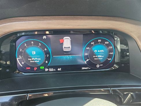 Used 2025 Volkswagen Atlas SE image 18