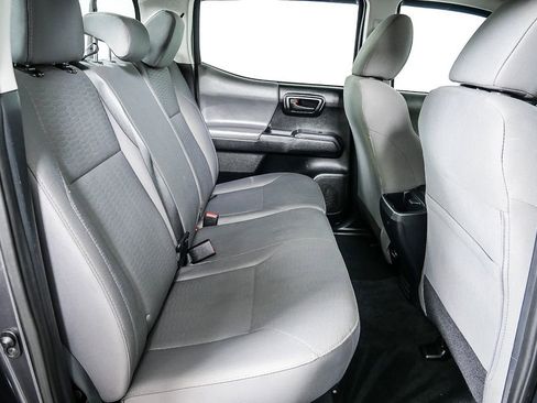 Used 2017 Toyota Tacoma SR image 18