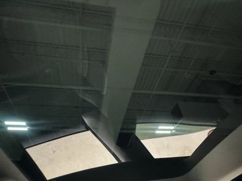 Used 2023 Tesla Model 3 Standard Range image 18