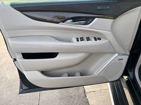 Certified 2018 Cadillac Escalade Premium Luxury image 10