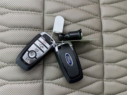 Used 2026 Ford F450 Platinum w/ Platinum Plus Package image 47