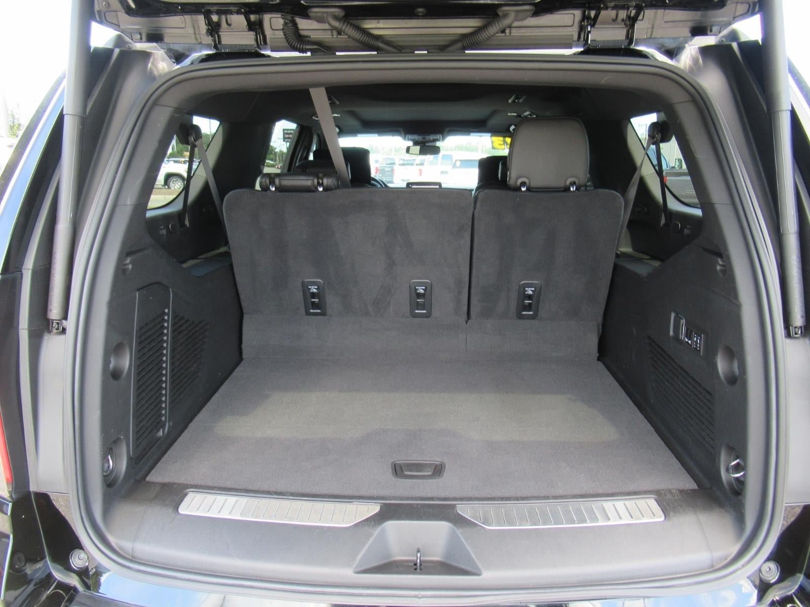 Used 2023 Chevrolet Suburban Z71 w/ Luxury Package AWD/4WD image 38