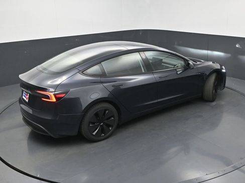Used 2024 Tesla Model 3 Standard Range image 33