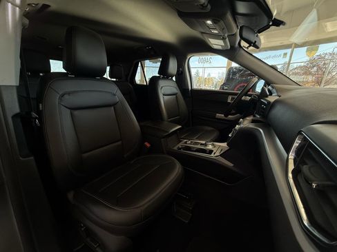 Used 2024 Ford Explorer XLT w/ Equipment Group 202A image 28