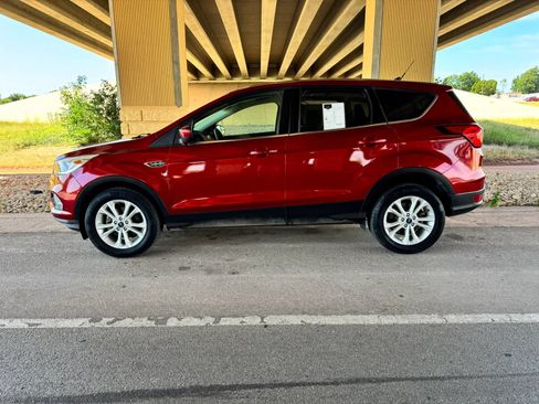 Used 2019 Ford Escape SE FWD image 6
