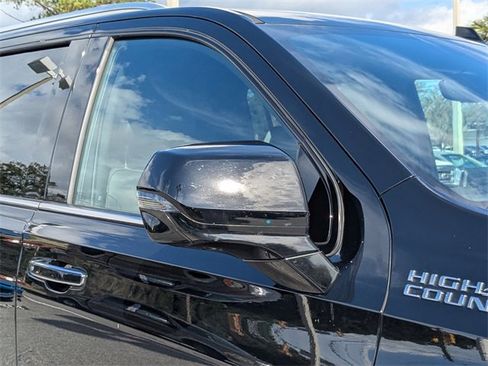 Used 2023 Chevrolet Suburban High Country w/ Advanced Technology Package image 13