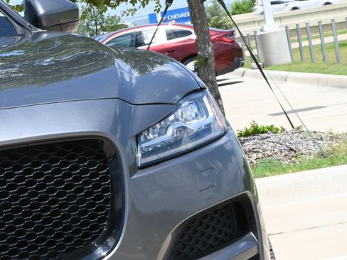 Used 2019 Jaguar F-PACE Prestige AWD/4WD image 10